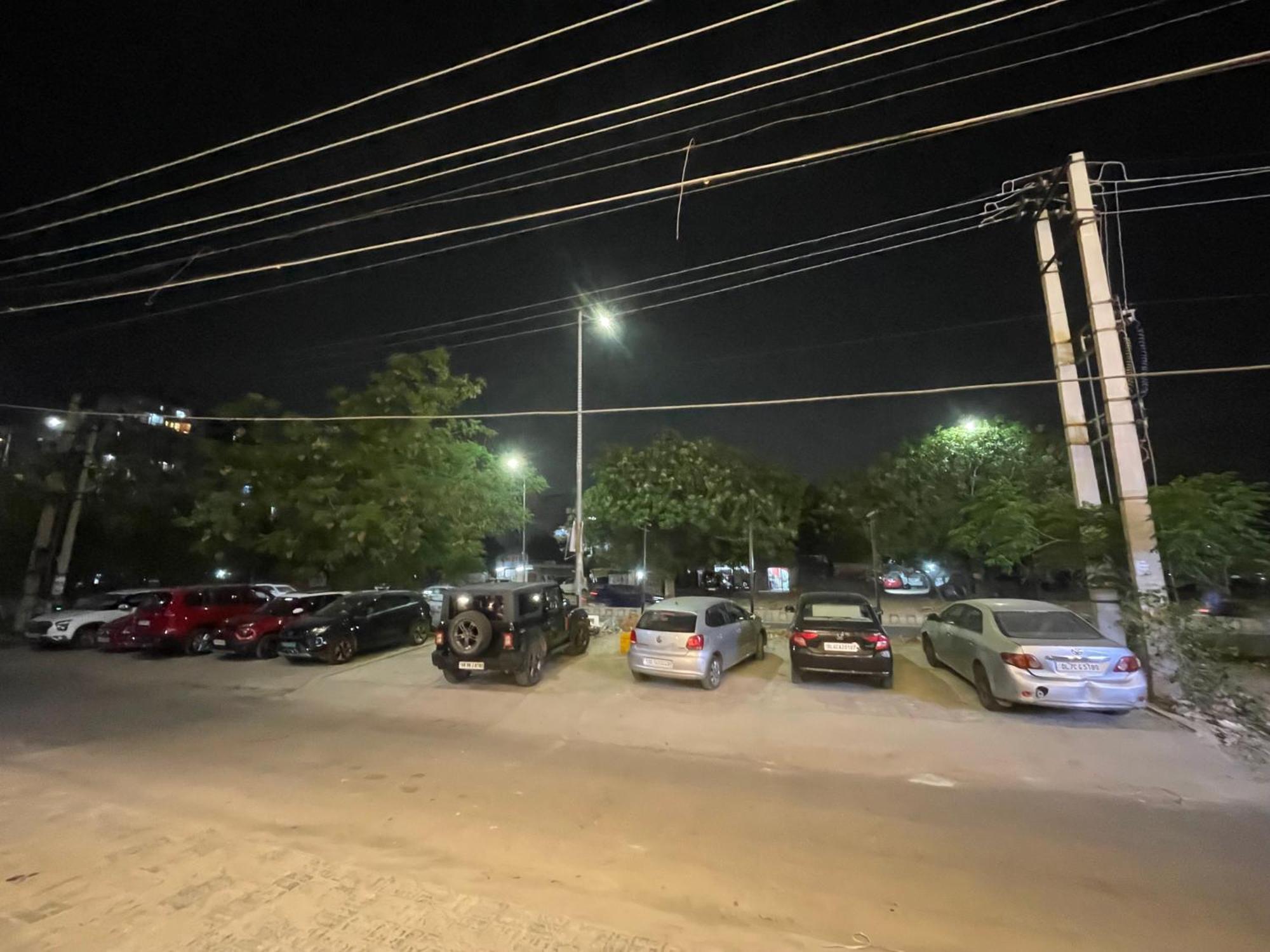 Saltstayz Premier - Near Golf Course Road & Sector 57 Gurgaon Exterior photo