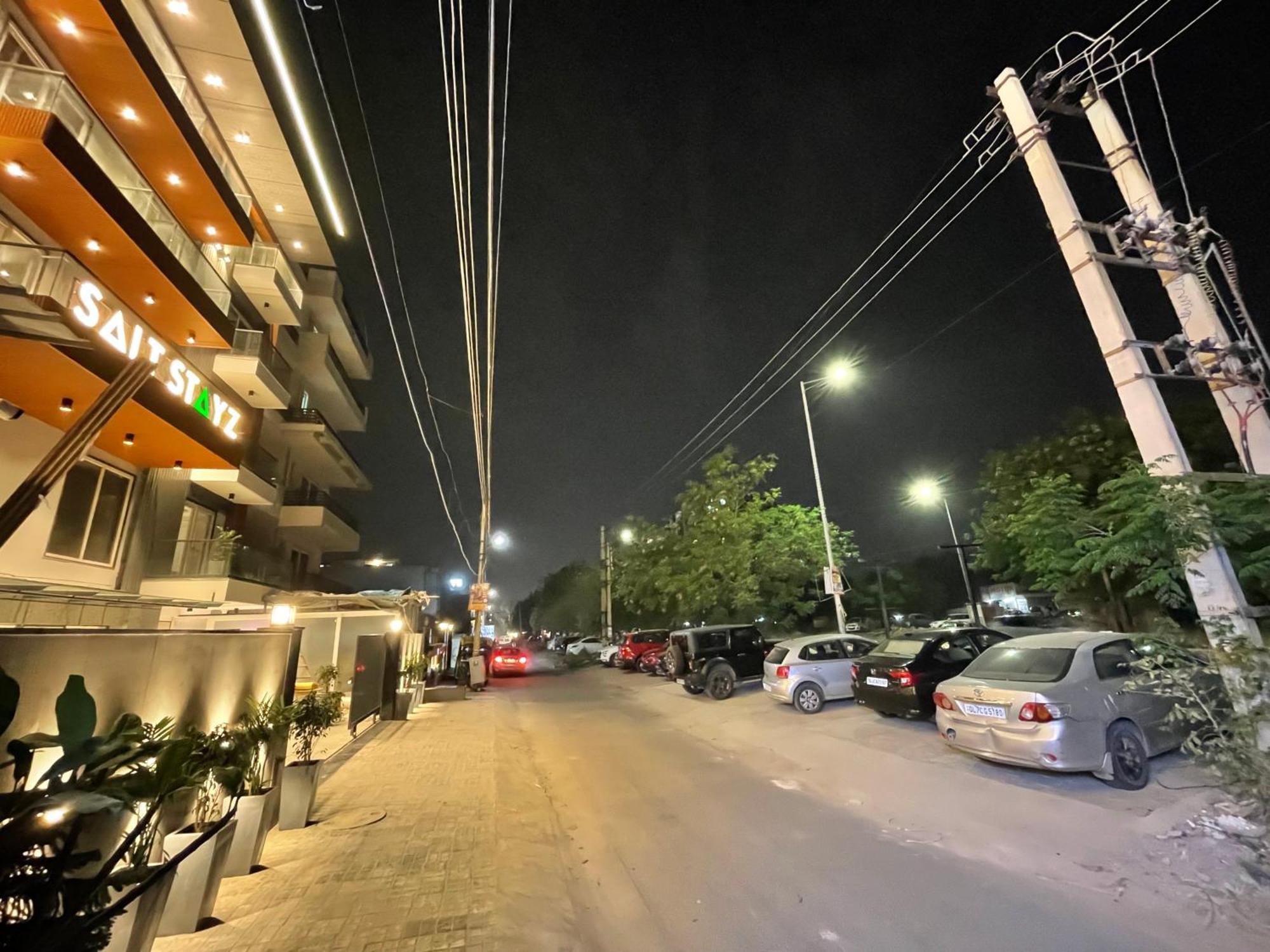 Saltstayz Premier - Near Golf Course Road & Sector 57 Gurgaon Exterior photo