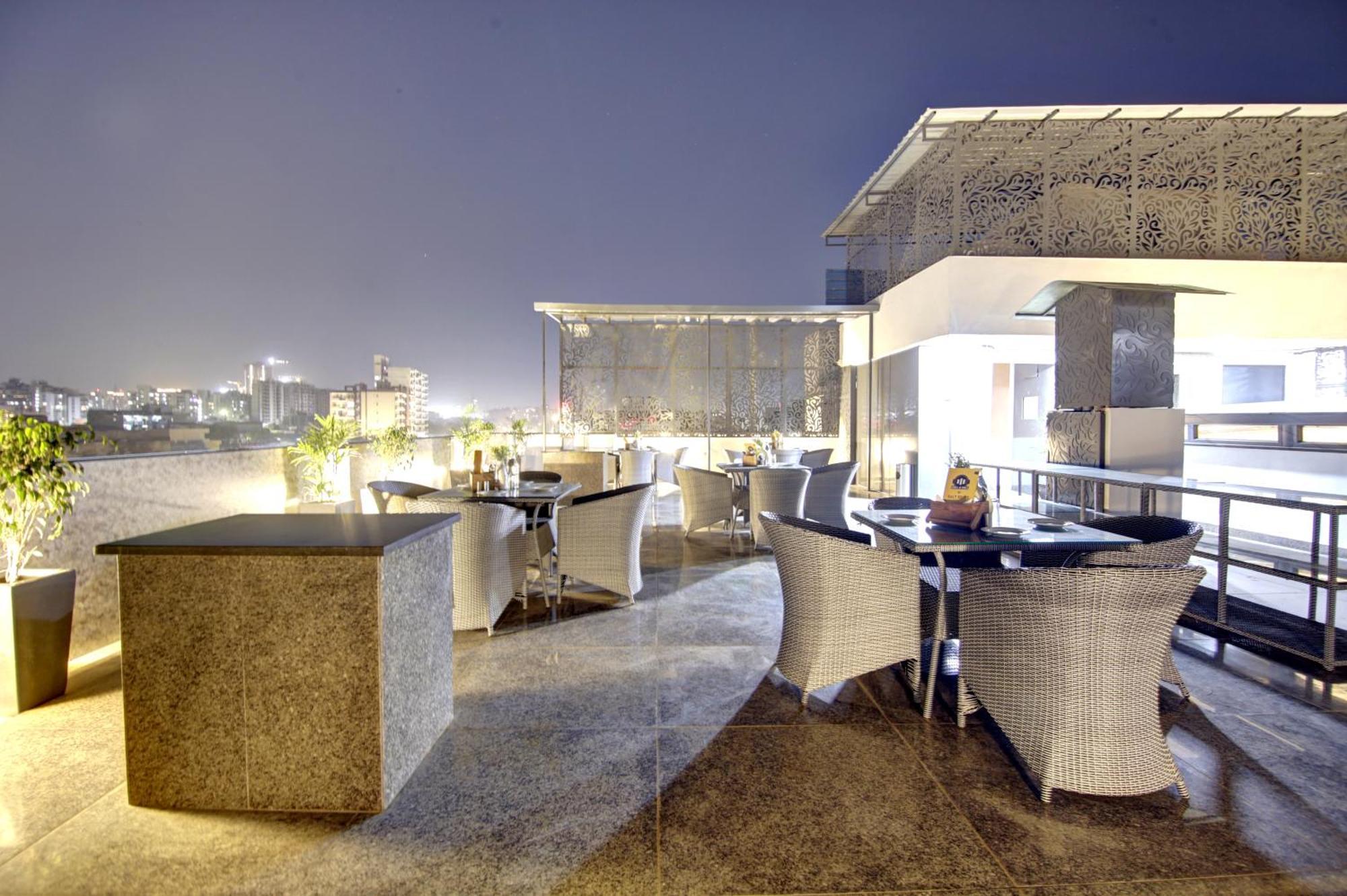 Saltstayz Premier - Near Golf Course Road & Sector 57 Gurgaon Exterior photo