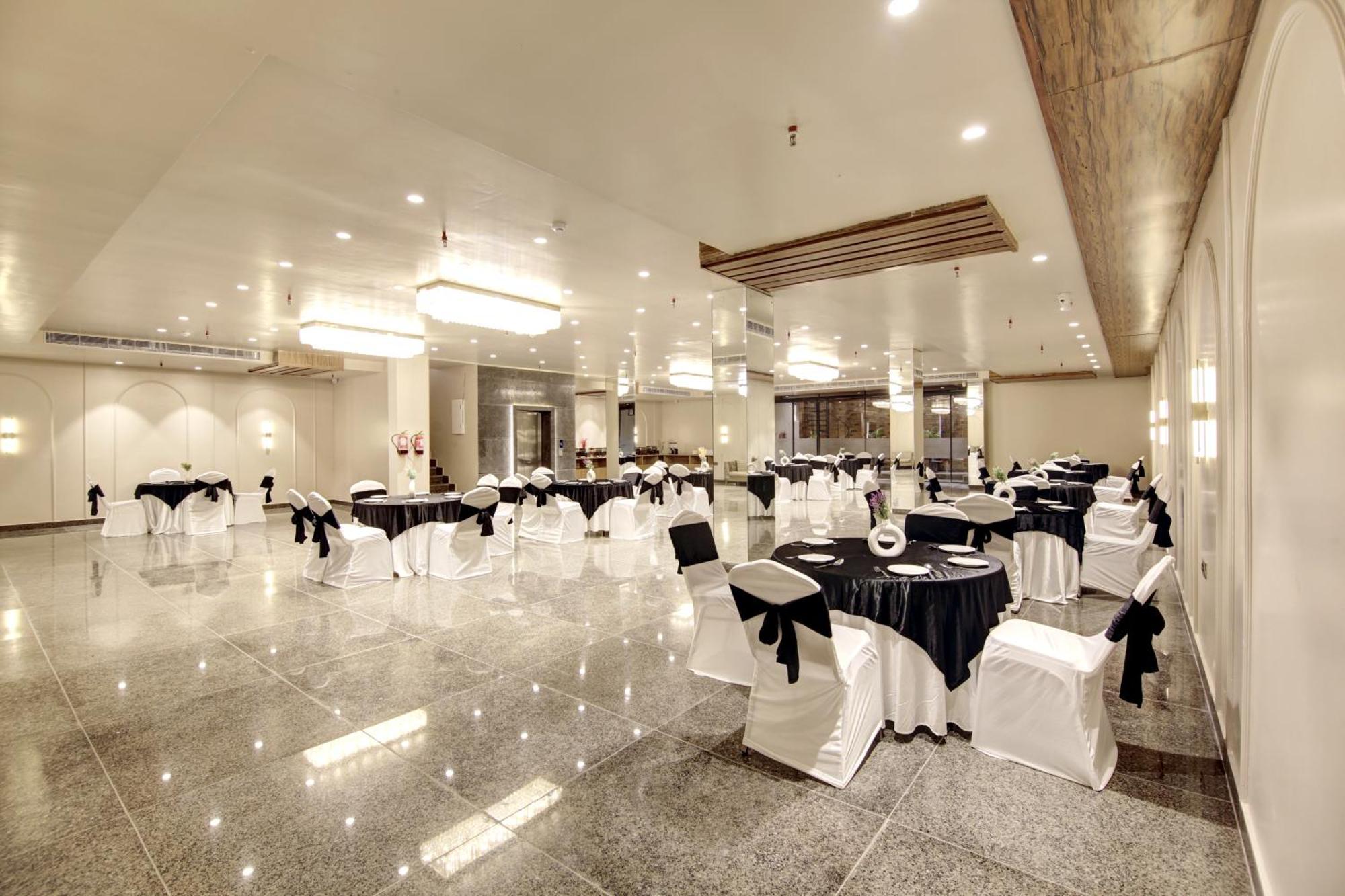 Saltstayz Premier - Near Golf Course Road & Sector 57 Gurgaon Exterior photo
