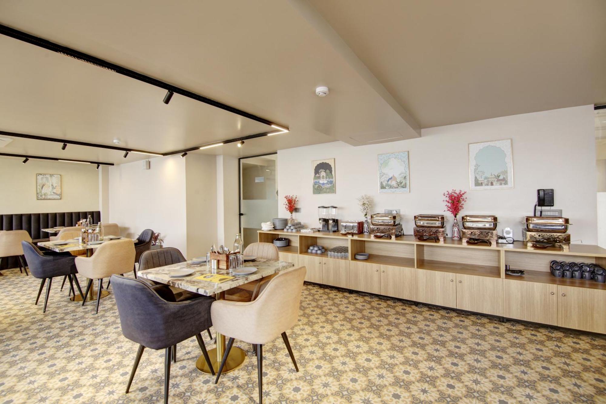 Saltstayz Premier - Near Golf Course Road & Sector 57 Gurgaon Exterior photo