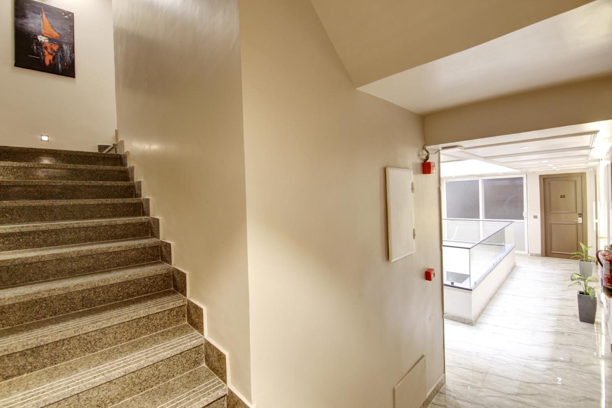 Saltstayz Premier - Near Golf Course Road & Sector 57 Gurgaon Exterior photo