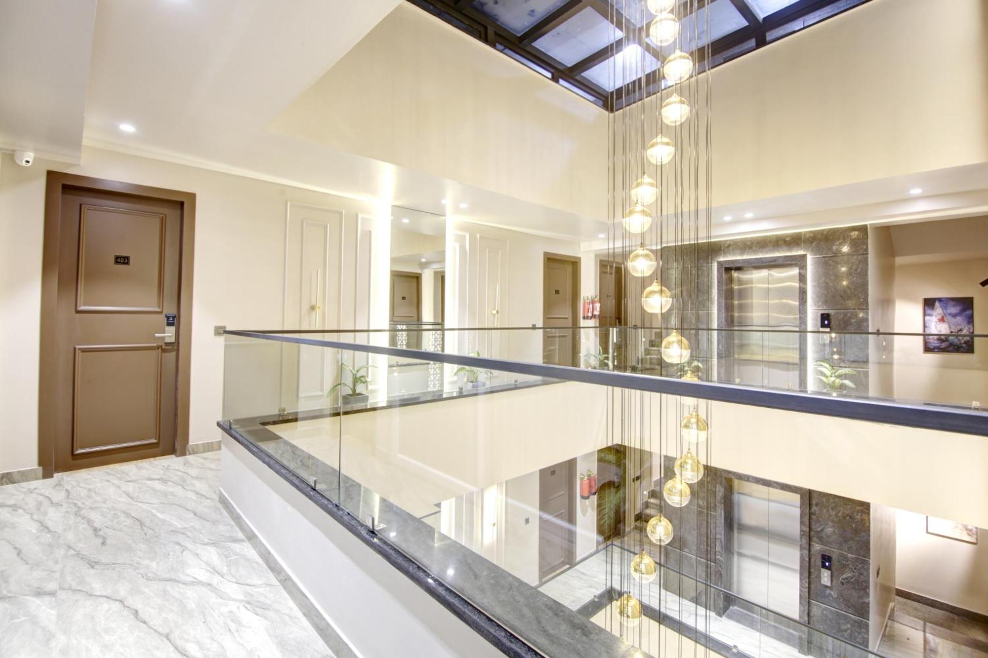 Saltstayz Premier - Near Golf Course Road & Sector 57 Gurgaon Exterior photo