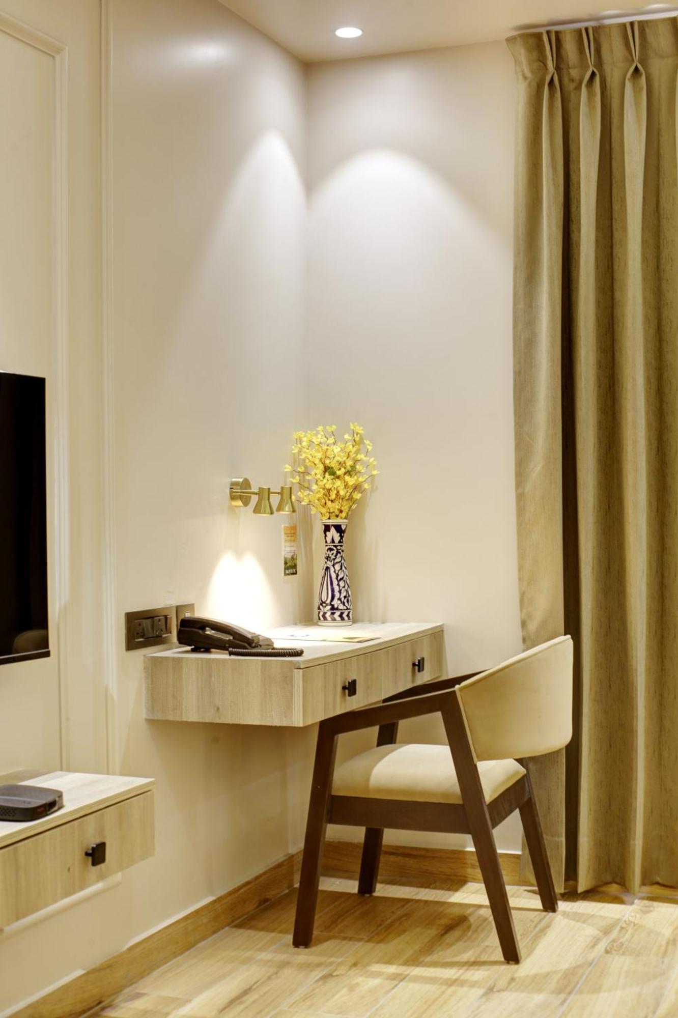 Saltstayz Premier - Near Golf Course Road & Sector 57 Gurgaon Exterior photo