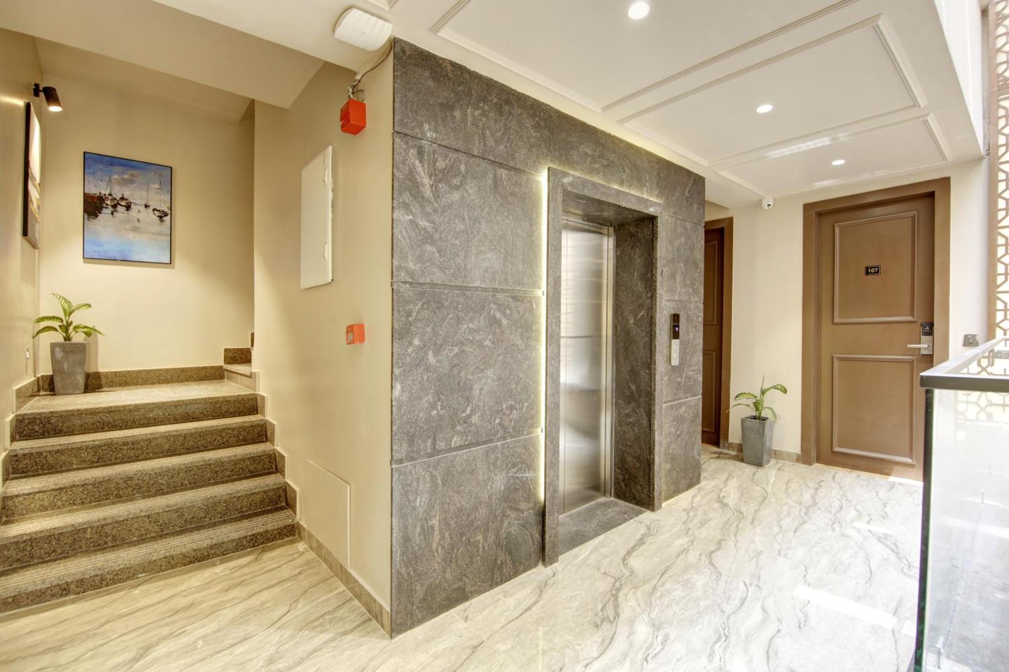 Saltstayz Premier - Near Golf Course Road & Sector 57 Gurgaon Exterior photo