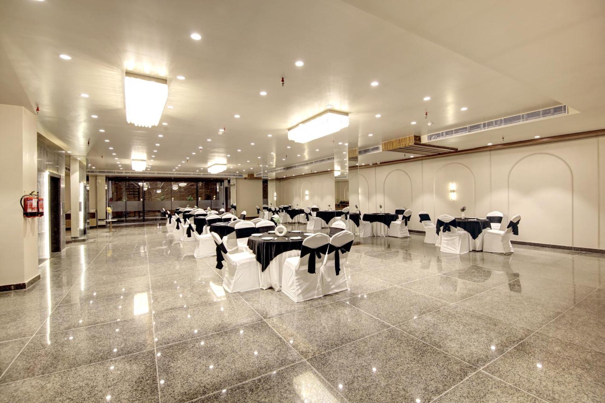 Saltstayz Premier - Near Golf Course Road & Sector 57 Gurgaon Exterior photo